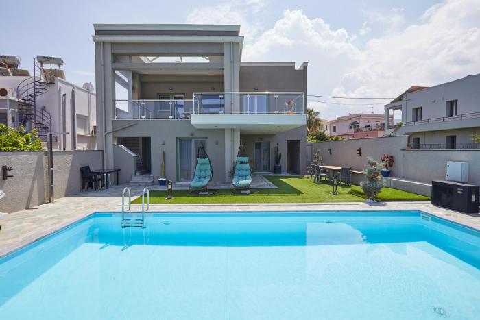 Poolside at Vrontados