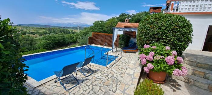 Rustic Apartment Mariva