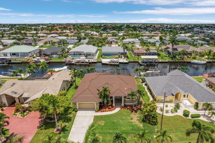 Ocean Drive SW Cape - waterfront private home locally owned & managed, fair & honest pricing