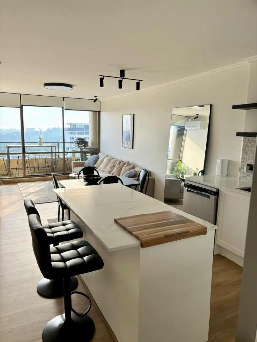 The Summit Apartments - Spacious 9th floor apartment