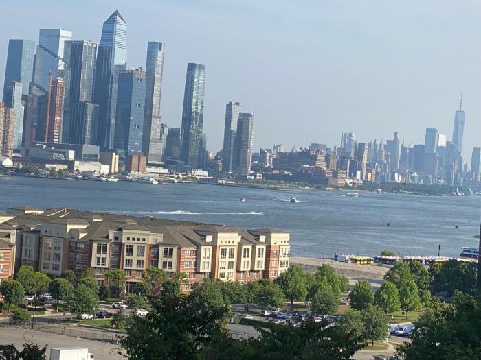 Oasis in New Jersey - 2BR NYC Access