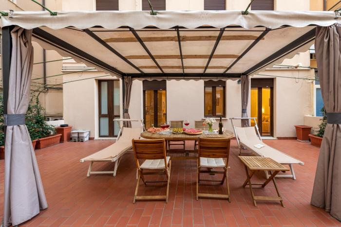 Casa del Teatro appartamento con splendida terrazza di fronte al Teatro Rossini
