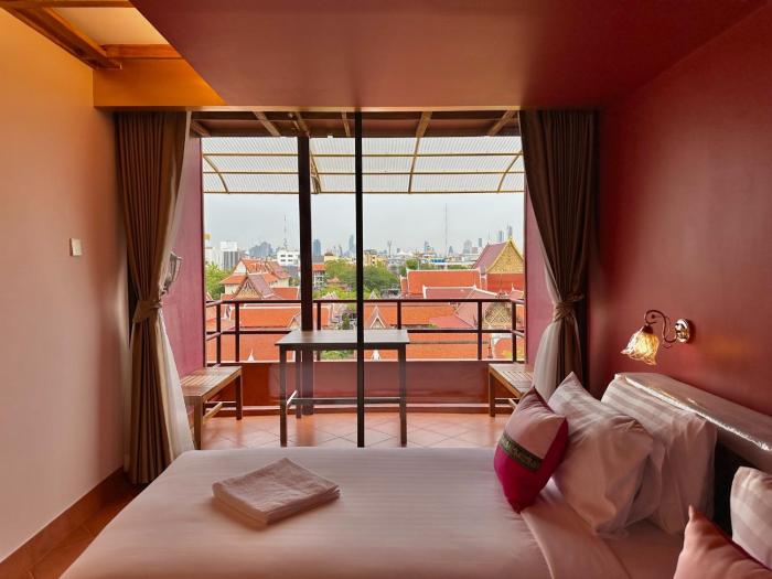 Cha Na Stay at Merry V