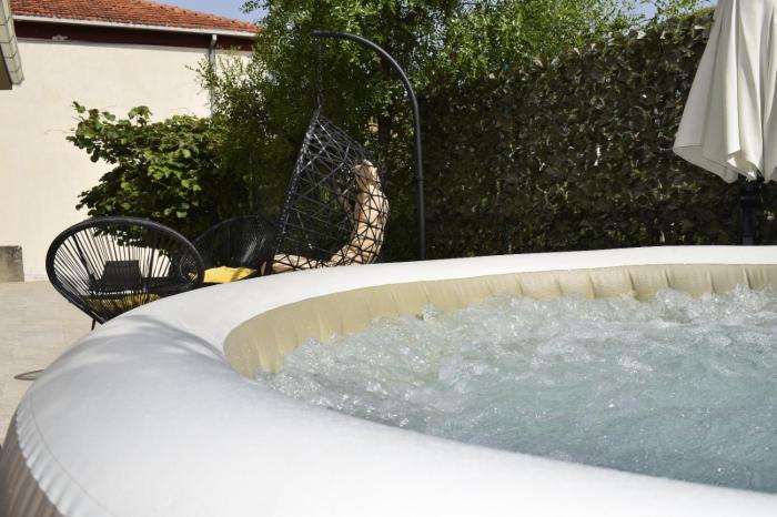 Romantic Escape With Private Hot Tub Near Split