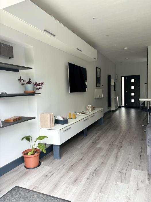 Luxury modern apartment with free private parking