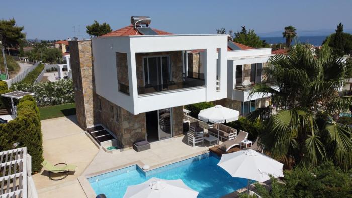 Villa Douglas - Private Pool, BBQ, 4Bdrms, View