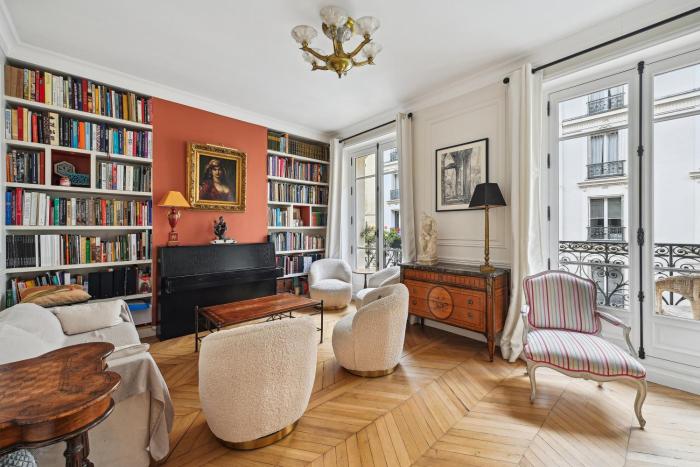 Veeve - Transcendent on the Trocadéro