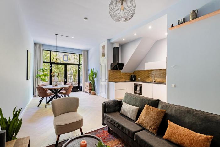 Stylish apartment next to the Amstel river- Unit D