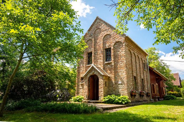 Cserépmadár szállás és Csinyálóház