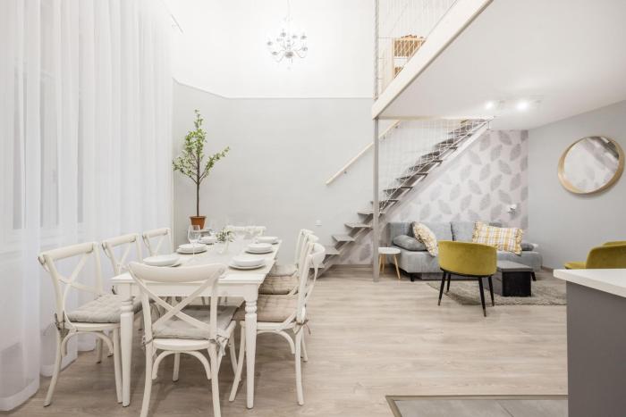 Spacious and charming apartment in the centre