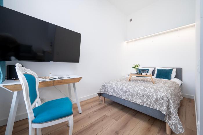 Jaracza Apt - Parking, Piotrowska Street Nearby - by Rentujemy