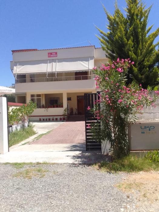 Villa Xhelalit large ensuite rooms