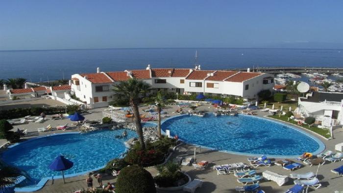 Spacious 3-bedroom beach Bungalow