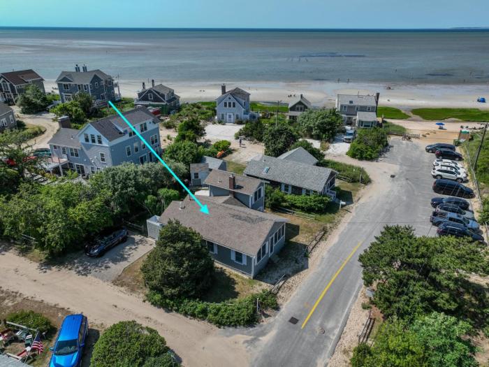 Just a few steps to Ellis Landing Beach