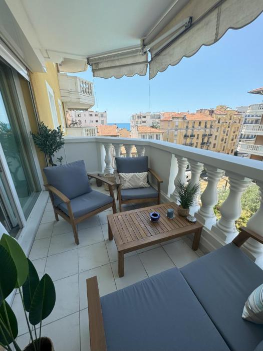 Elegant Apartment with Sea View and Swimming pool