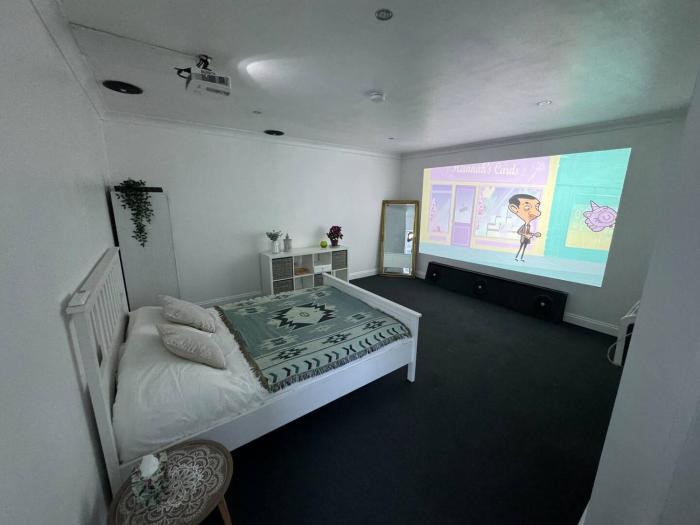 Spacious private cinema guest house