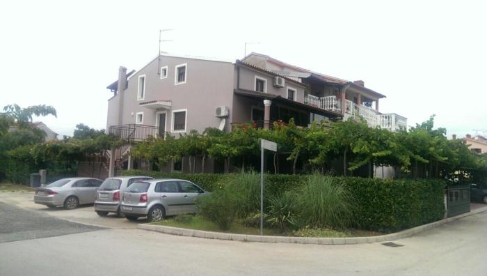 Apartments with a parking space Fazana - 7261