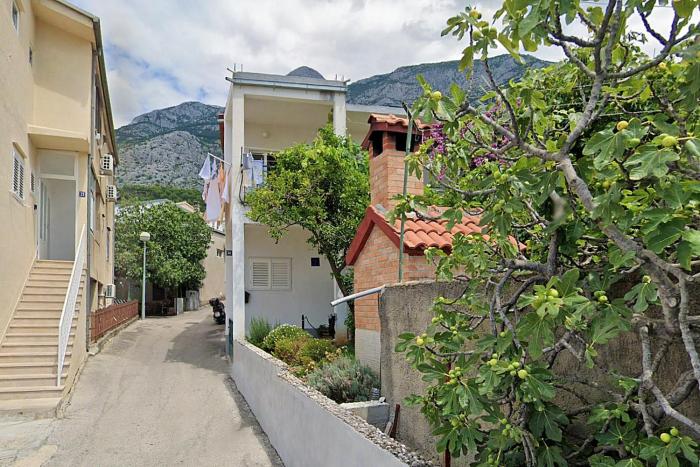 Apartments with parking space Makarska - 22168