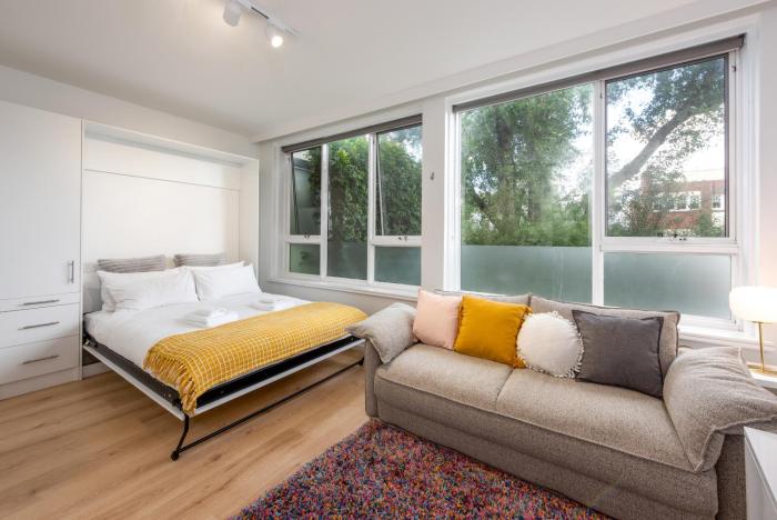 Lovely Studio with Free Parking in East Melbourne!