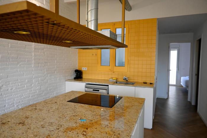 Homenfun Barcelona plaza Joanic