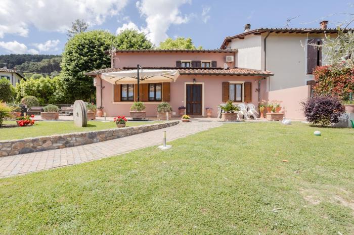 Rustic Villetta with Garden, Pool and Parking