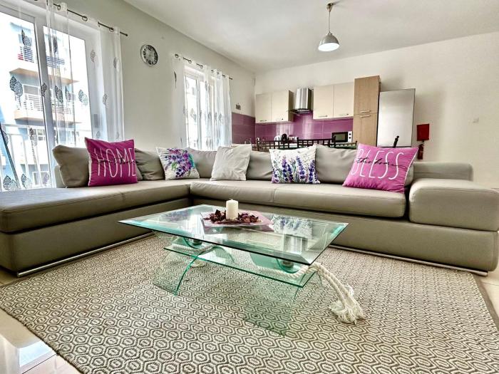 Contemporary 2BR Apt With Balcony in St Pauls Bay