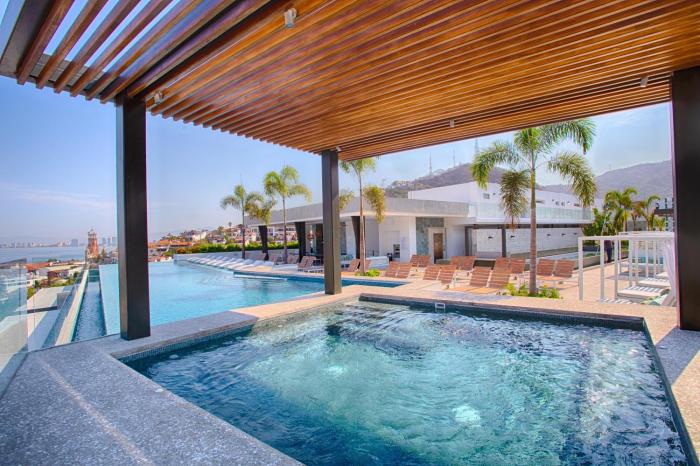 1BR 2BA, Romantic Zone with Rooftop Pool and Gym