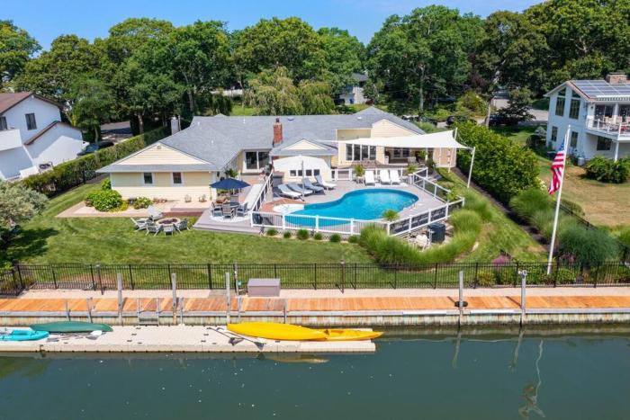 Hamptons Waterfront - Shinnecock Bay