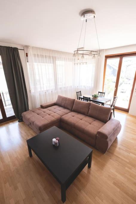 Bright Downtown Balcony Retreat