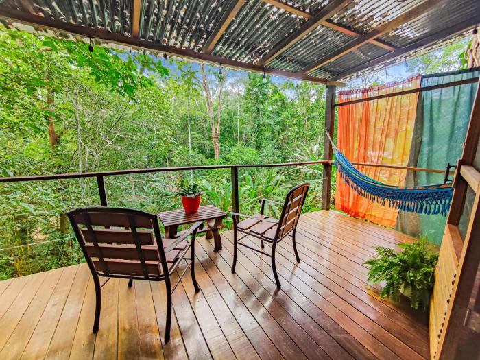 Sloth Romantic Treehouse with plunge pool