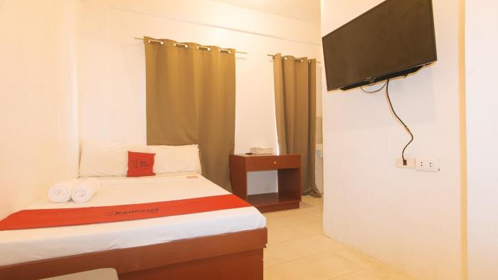 RedDoorz @ The Central Inn Boracay Island