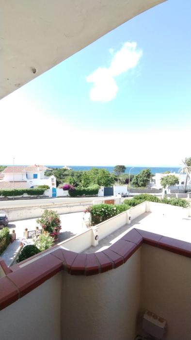 Basic Seafront Apt-Short Walk to Sottotorre Beach