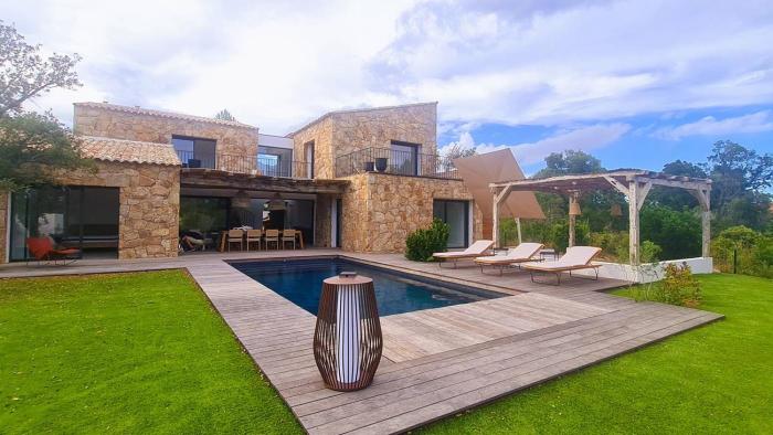 Bergerie Piana darchitecte neuve, 8 pers, piscine chauffée, à 10 min plage