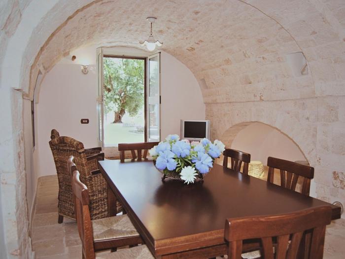 HELLOAPULIA Villa Rotondo - Traditional Villa with Trullo and Private Pool in Monopoli - Pet Friendly