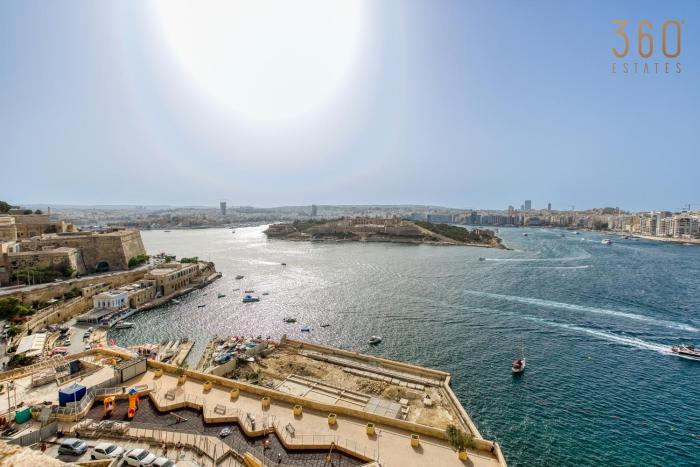 Valletta Postcard Penthouse by 360 Estates