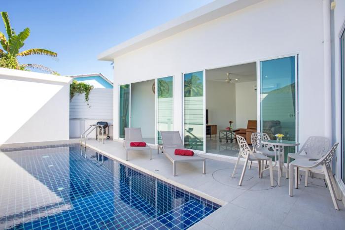 3 Bedrooms Villa in Rawai- v11 t