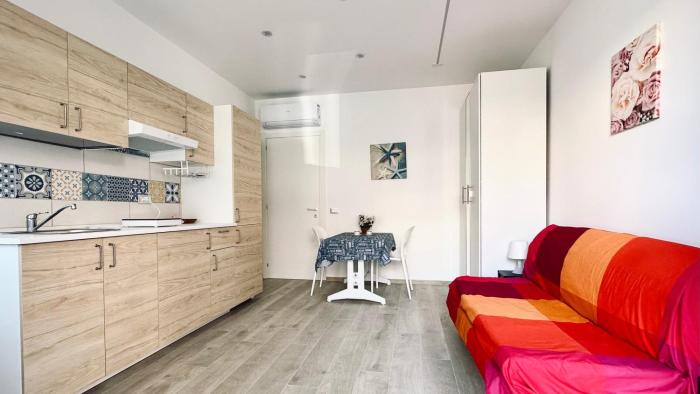 M406 - Marcelli, nuovo monolocale fronte mare