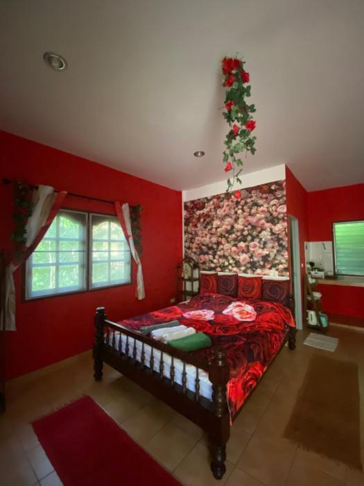 Rose bungalow at Ya Nui beach