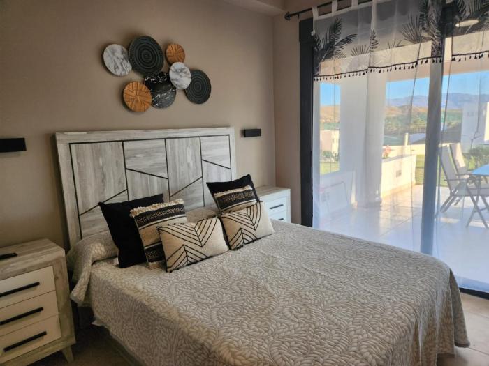 Bajo con vistas a la piscina en Valle del Este Golf