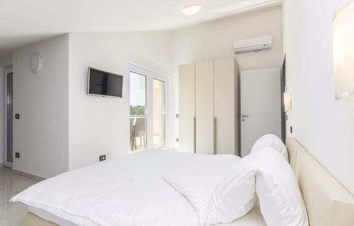 Penthouse Funtana with pool