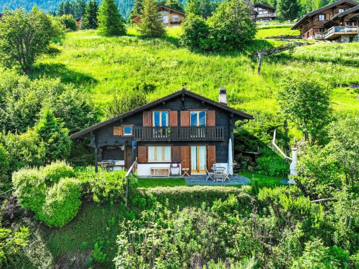 Chalet Cheechako by Interhome