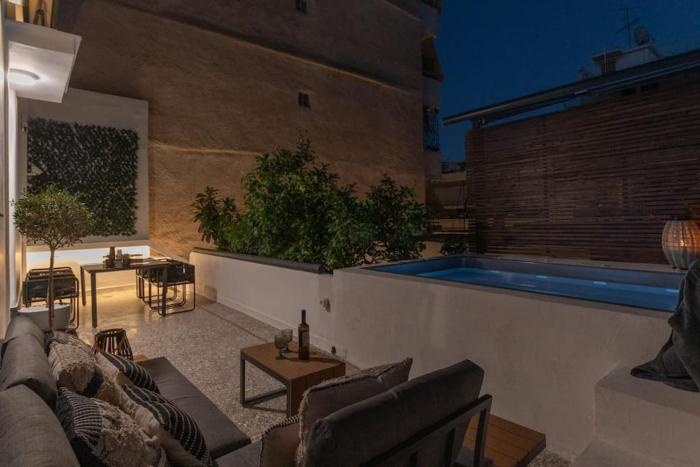 Perth Luxury Living, Athens