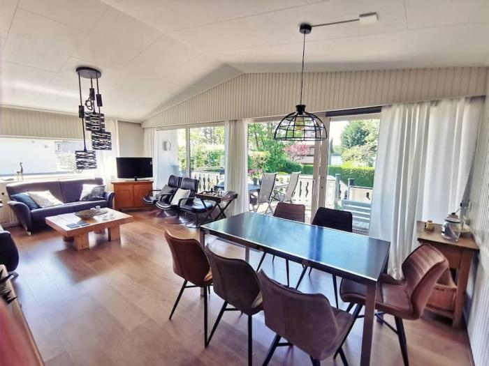 Perfect place for water lovers! Fireplace and Lakeview