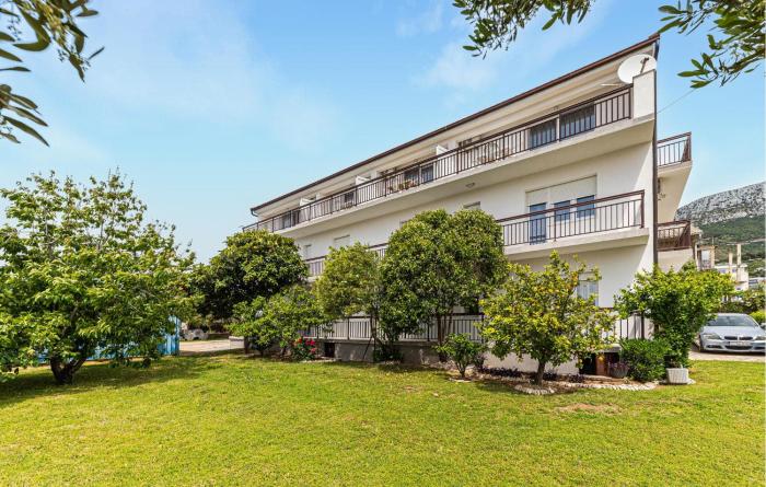 Gorgeous Apartment In Kastel Kambelovac