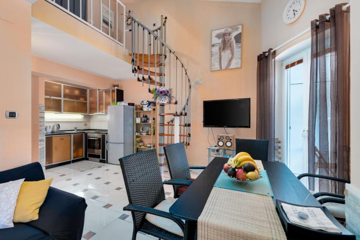 Apartment with Balcony and Mountain View Oleandra 5