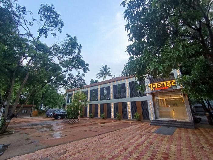 HOTEL MOON LITE RESIDENCY - Marve Road Malad West