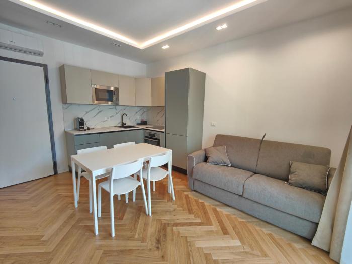 Doria 10 next to train station