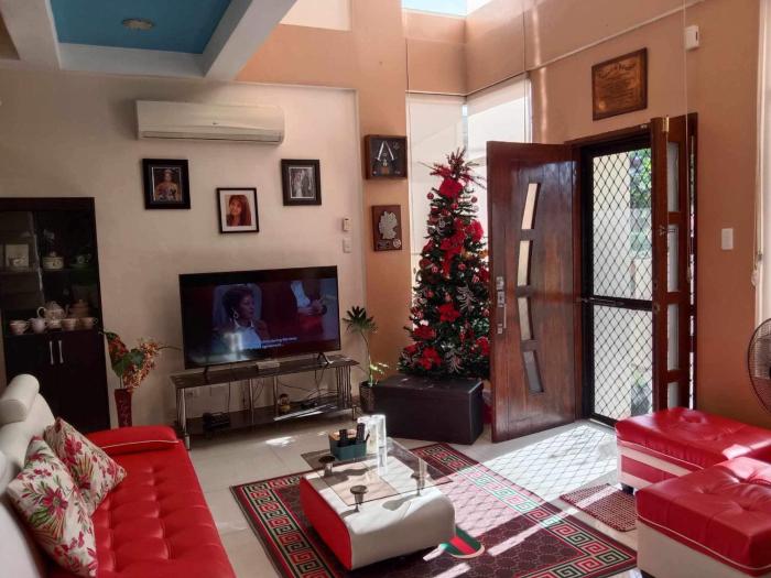 Entire house in high end subdivision