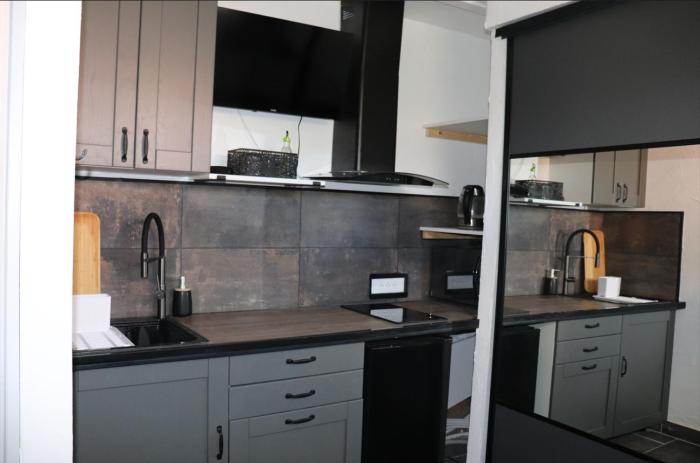 Agréable studio avec sa terrasse extérieure entièrement aménagé à 5 min de la mer