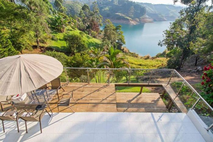Finca Guatape, vista la represa